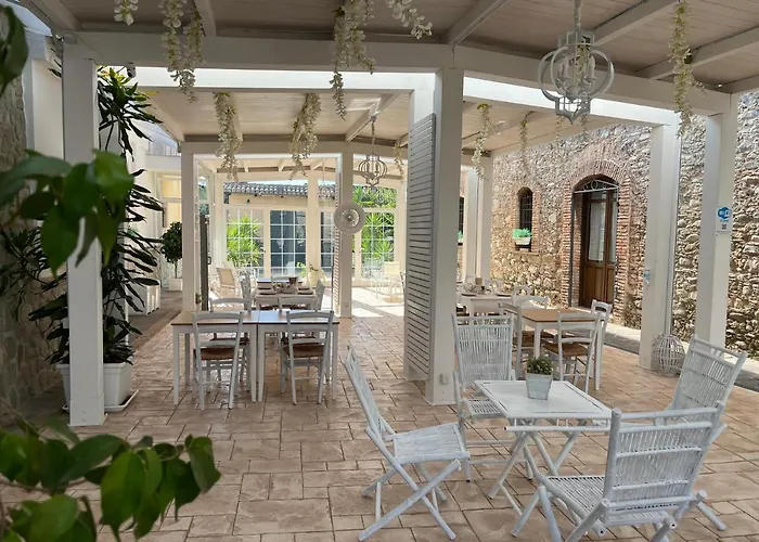 Tenuta Santa Caterina לינה וארוחת בוקר 4*