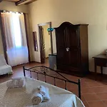 Oda ve Kahvaltı Tenuta Santa Caterina 4*