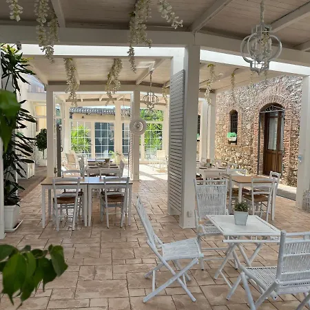 Tenuta Santa Caterina לינה וארוחת בוקר 4*