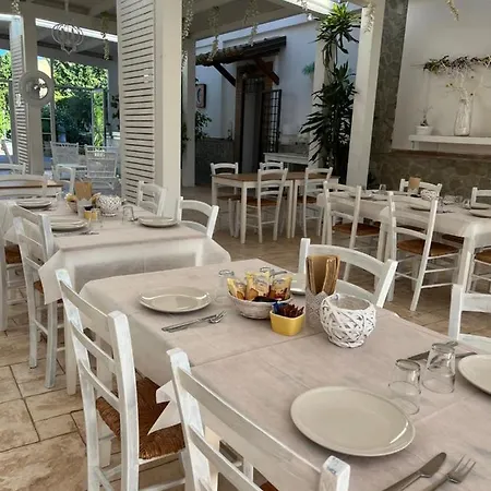Oda ve Kahvaltı Tenuta Santa Caterina 4*