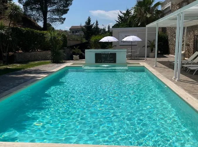 לינה וארוחת בוקר Tenuta Santa Caterina 4*